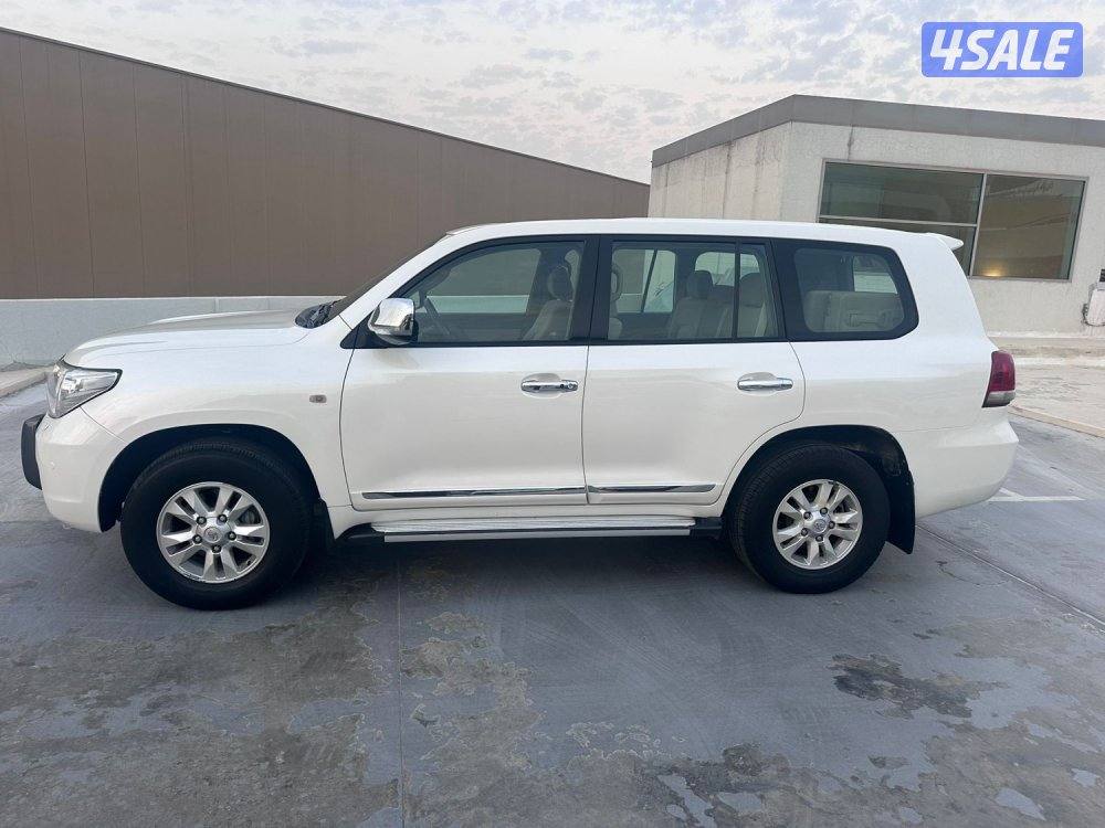 للبيع لاندكروزر GXR v8 وارد الوكالة الساير2