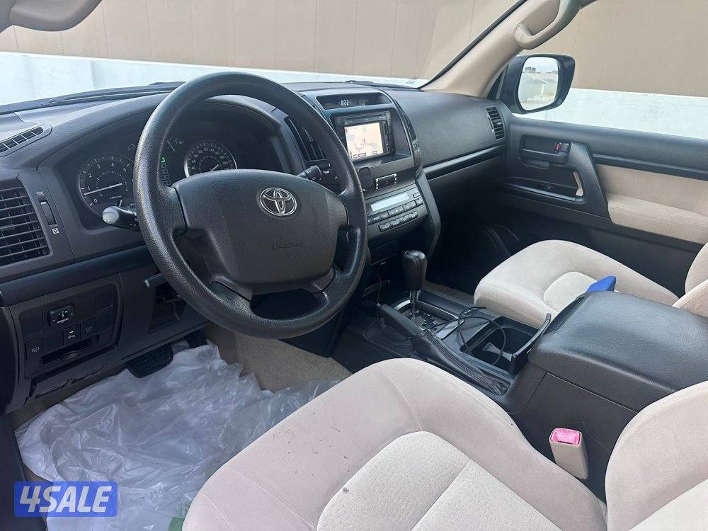 للبيع لاندكروزر GXR v8 وارد الوكالة الساير4