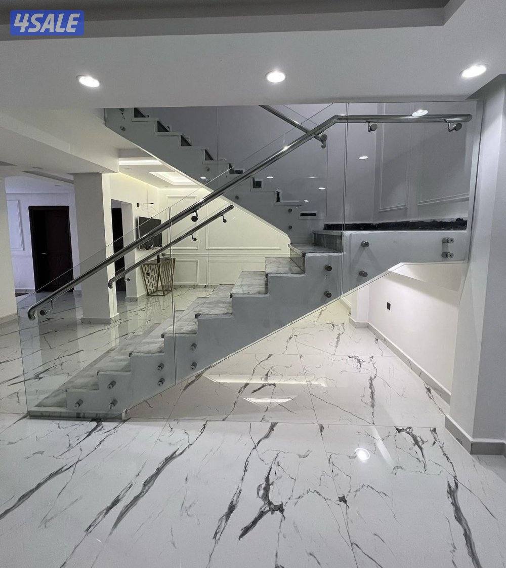 فني زجاج تركيب جميع أنواع الزجاج و المرايا0