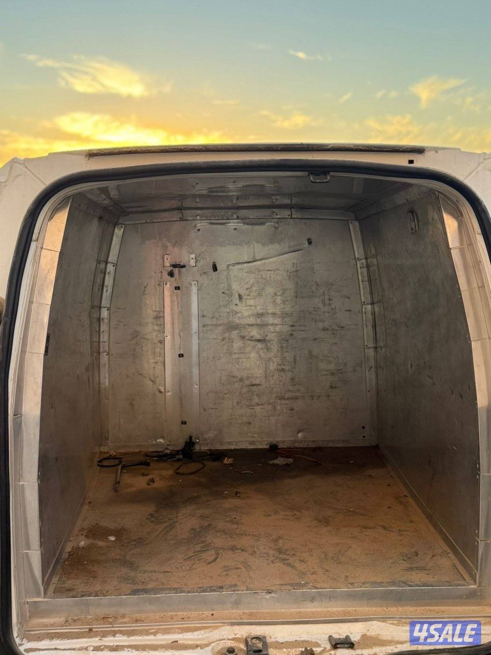 للبيع باص بيجو مقفل 20154