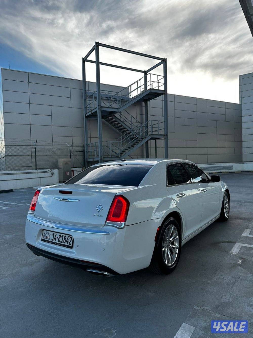 للبيع كرايزلر بحالة ممتازة3