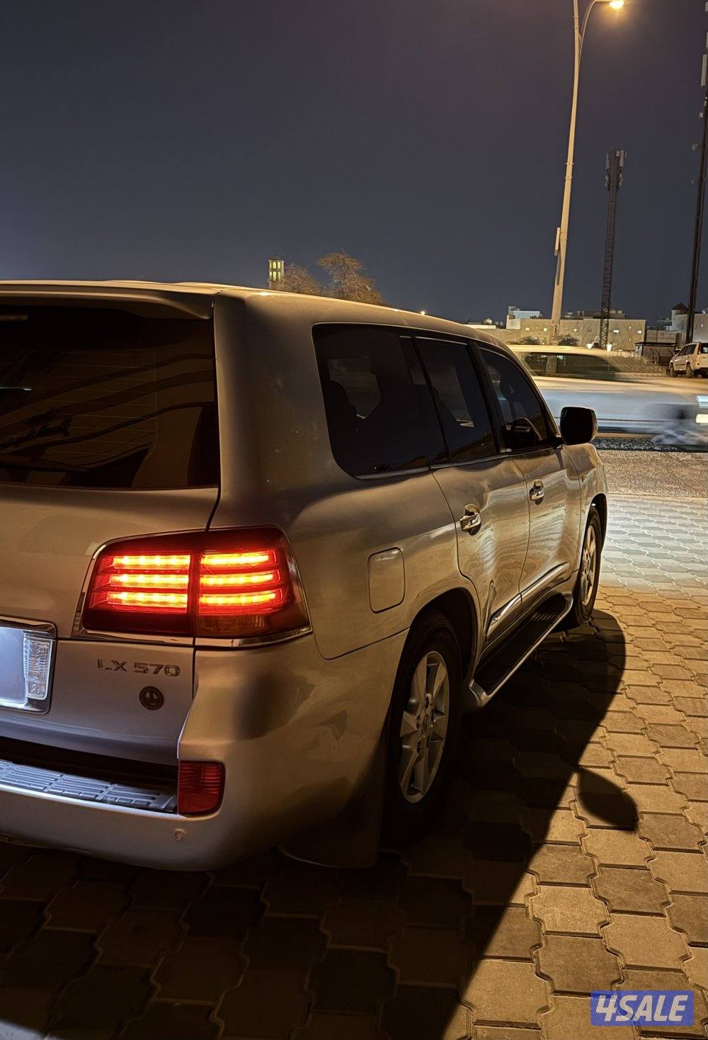 للبيع جيب لكزس 20084