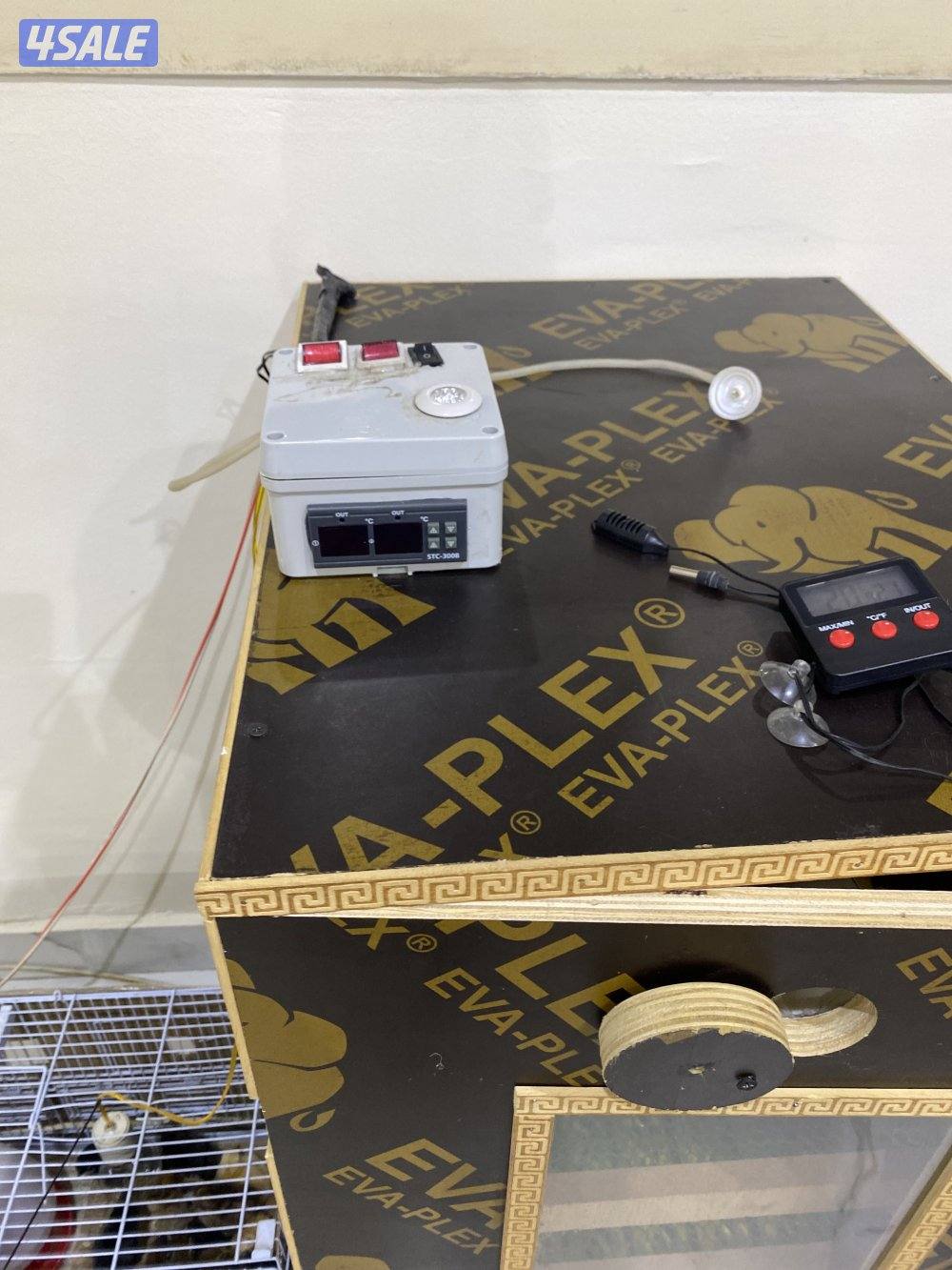 للبيع فقاسه صناعه يدويه1