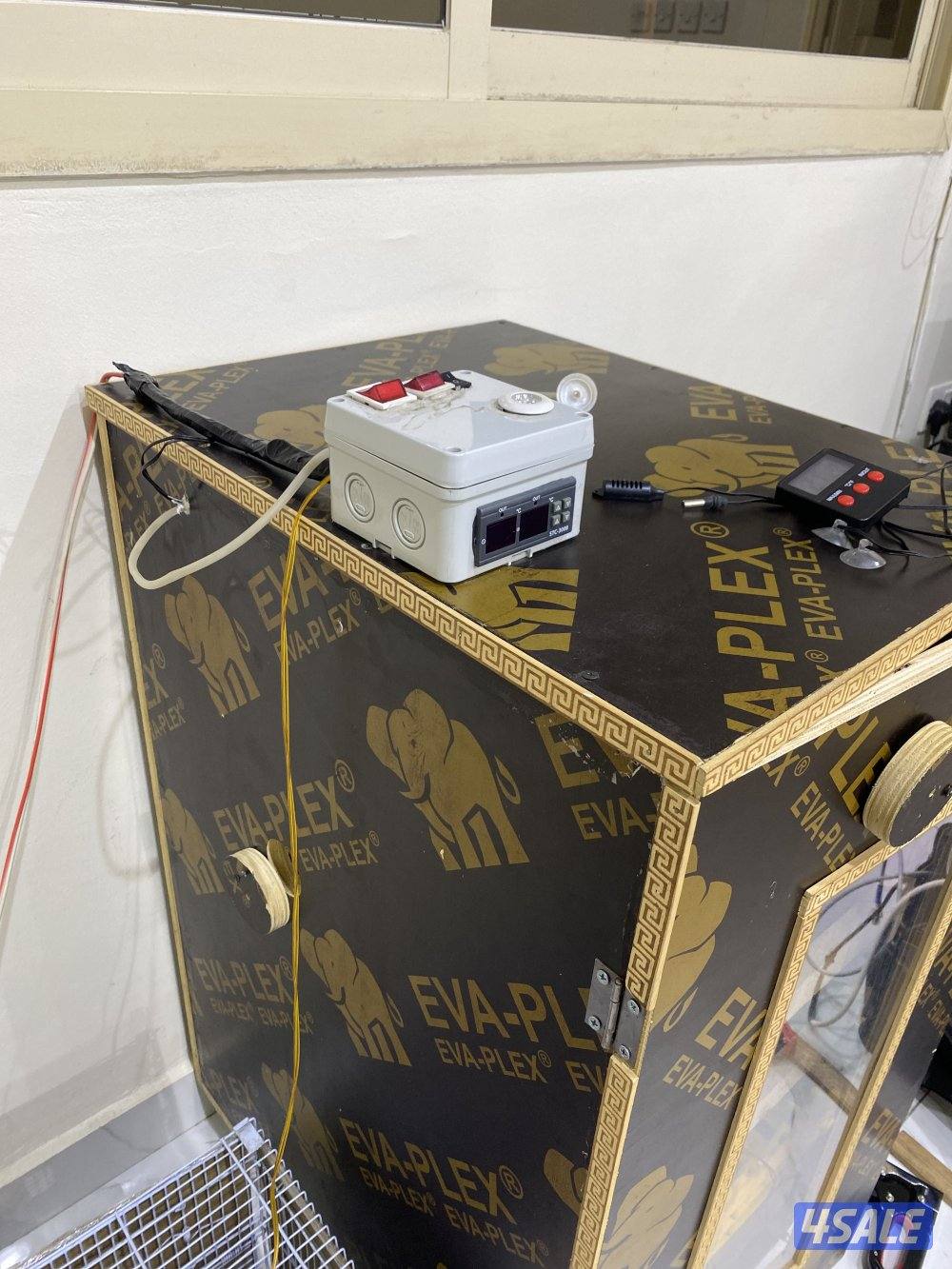 للبيع فقاسه صناعه يدويه2