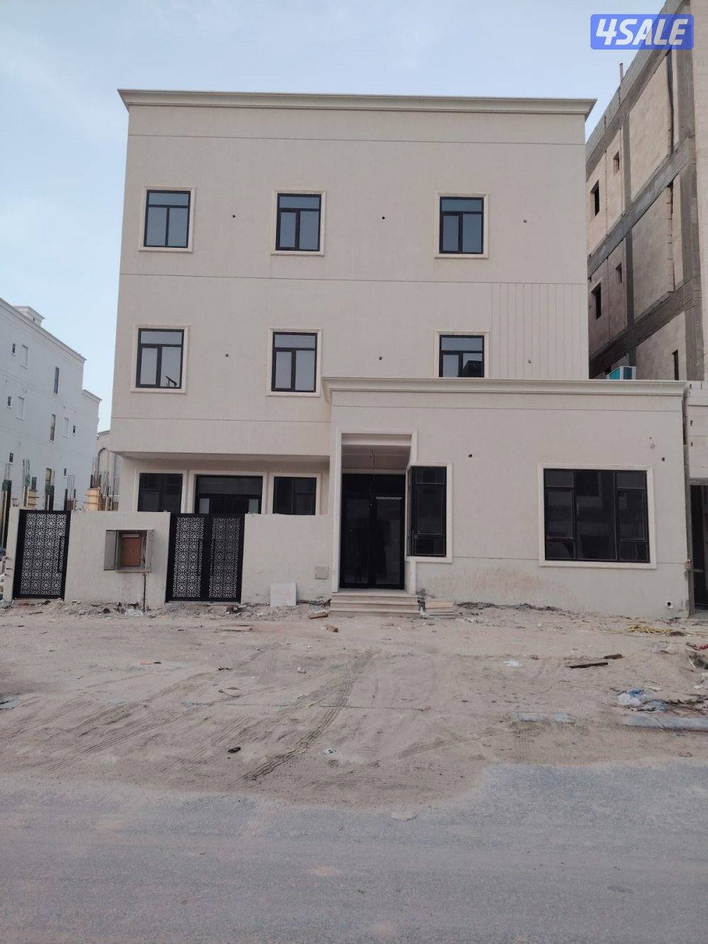 للبيع بيت زاويه ارتداد 9*90