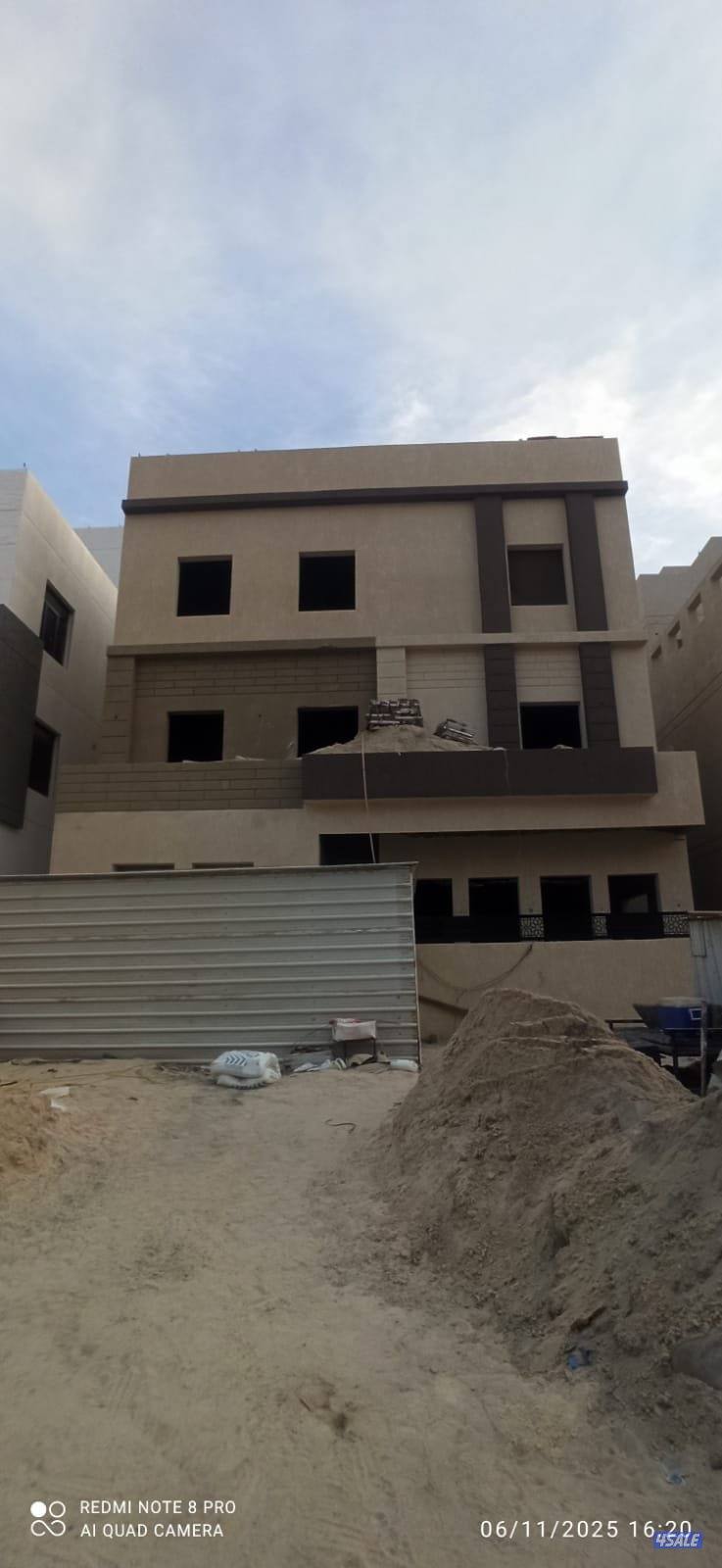 للبيع بيت زاويه ارتداد 9*95