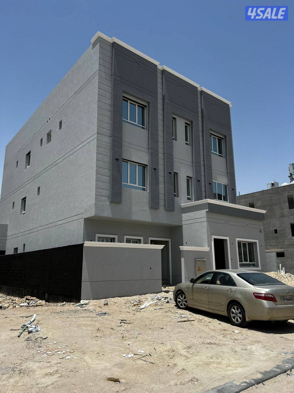 للبيع بيت زاويه ارتداد 9*98