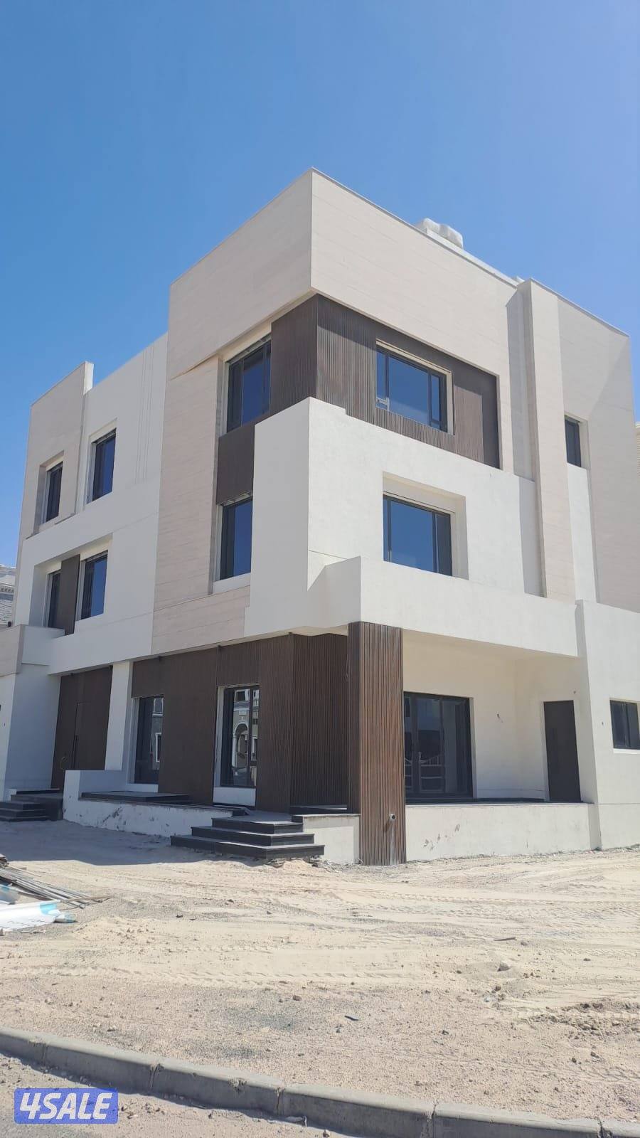 للبيع بيت زاويه ارتداد 9*915