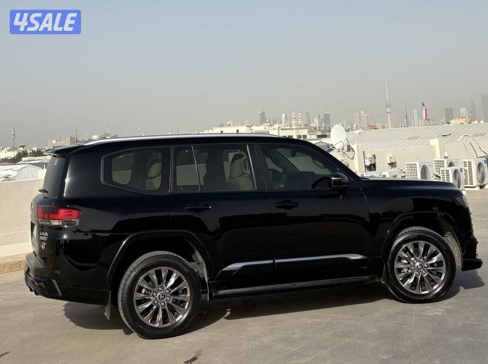 لاند كروزر 2023 GXR – Twin Turbo – Aero S – بحالة الوكالة1