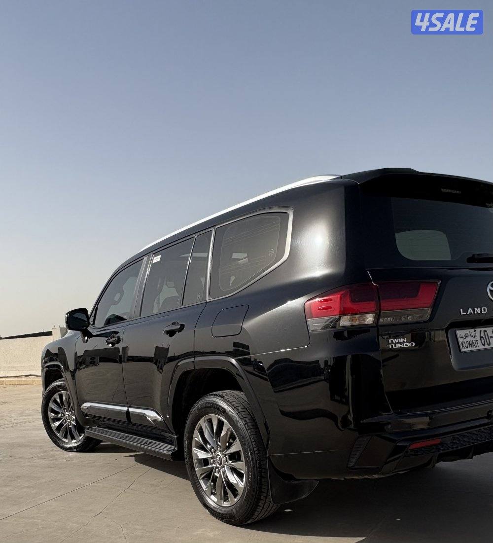 لاند كروزر 2023 GXR – Twin Turbo – Aero S – بحالة الوكالة3
