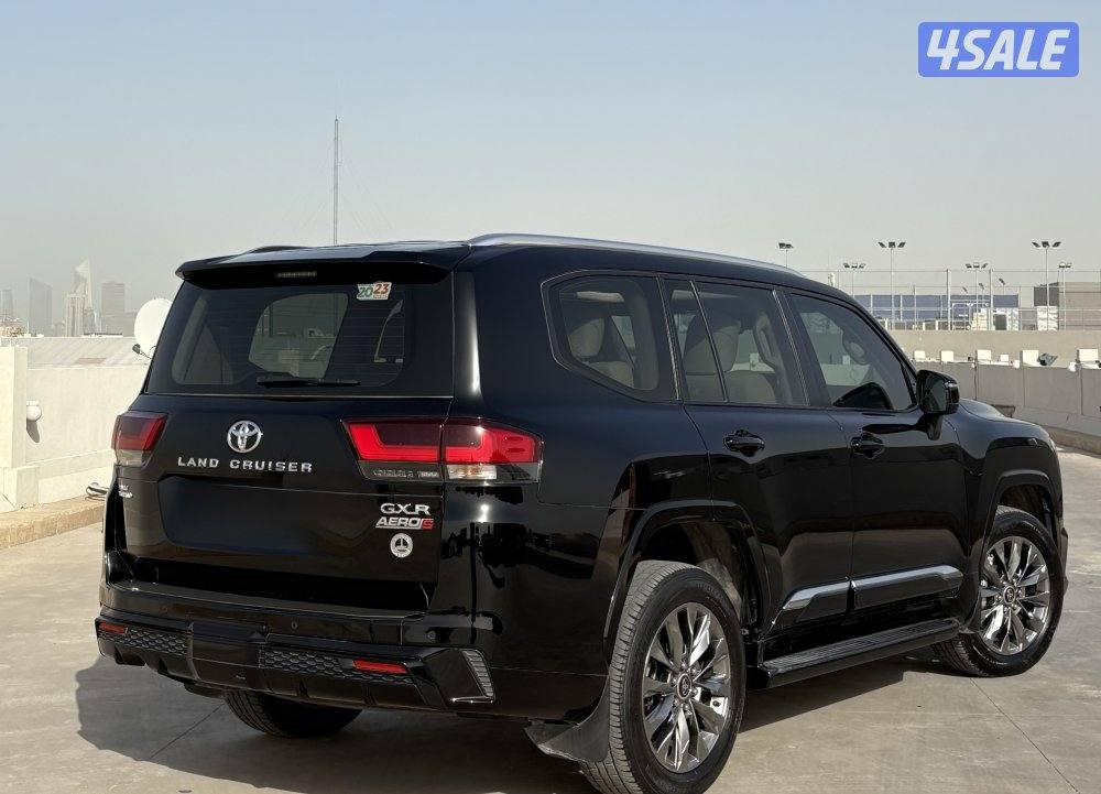 لاند كروزر 2023 GXR – Twin Turbo – Aero S – بحالة الوكالة12