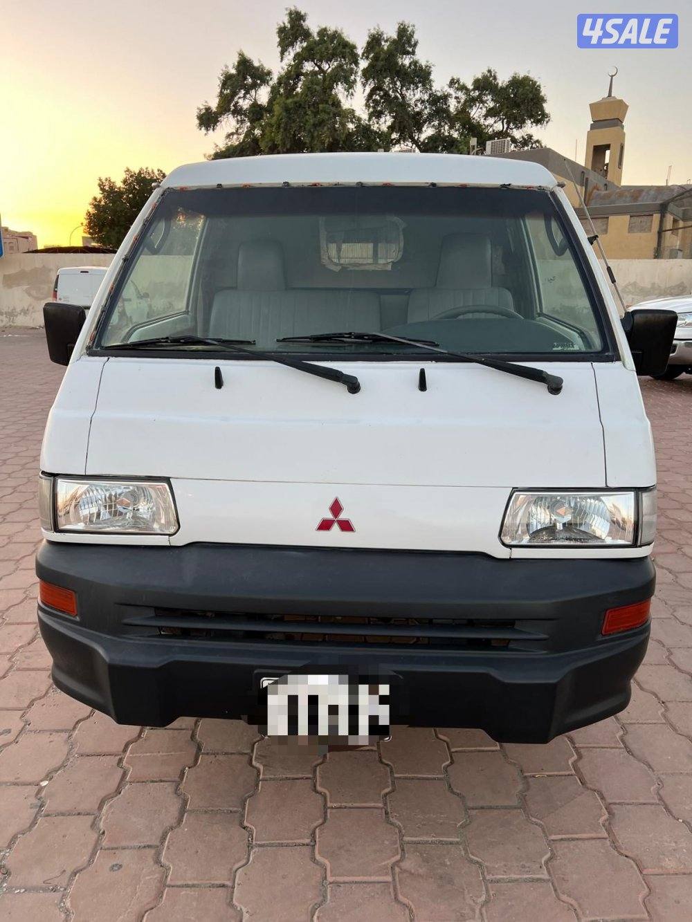 للبيع باص بوكس مقفل مستبيشي  20130