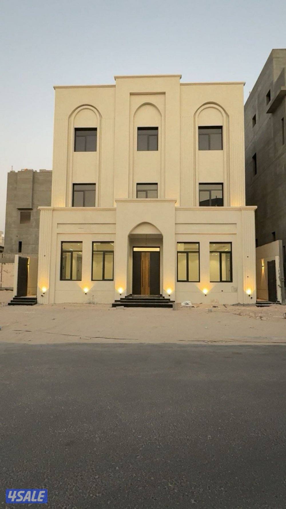 للإيجار قسيمه كامله دورين ونص المطلاع وعماره خيطان والفروانية0