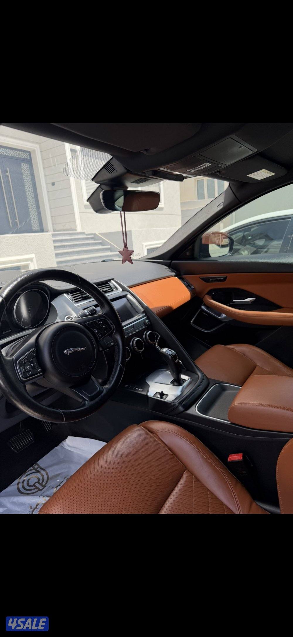 للبيع سياره جاكور موديل ٢٠١٩ بحاله الوكاله ماشيه ٨٩ الف كيلو0