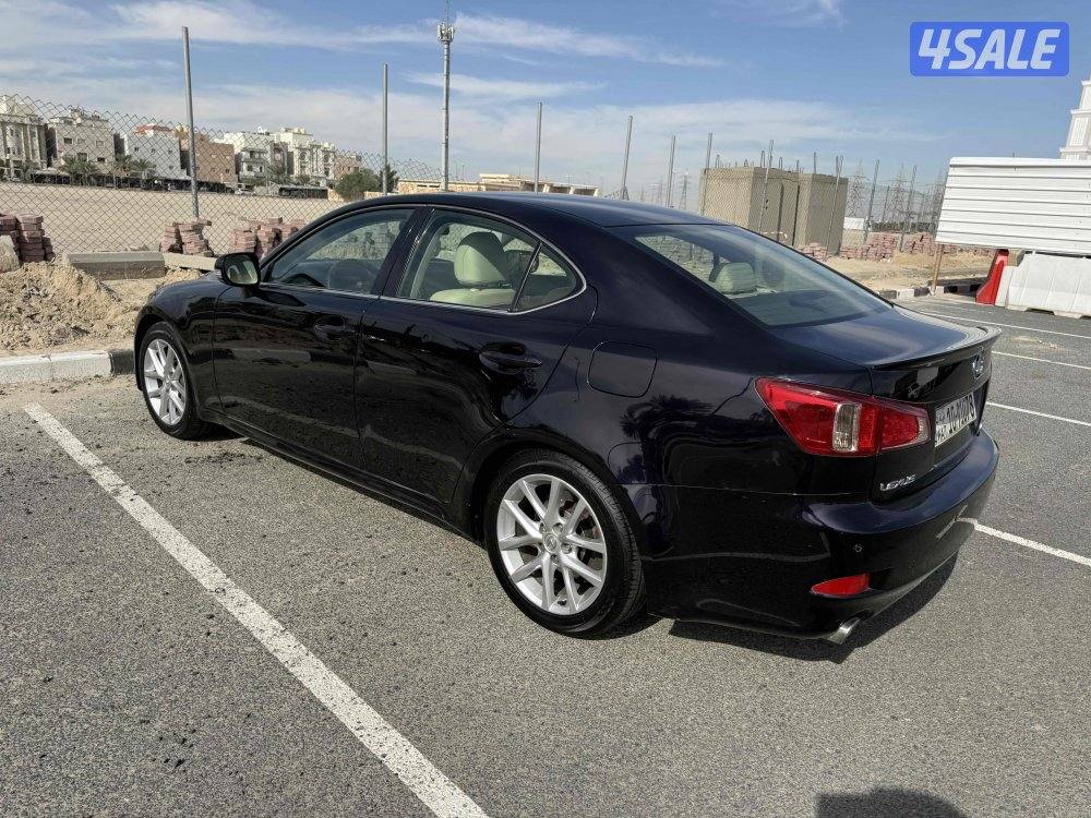 لكزس 350 is موديل 20123