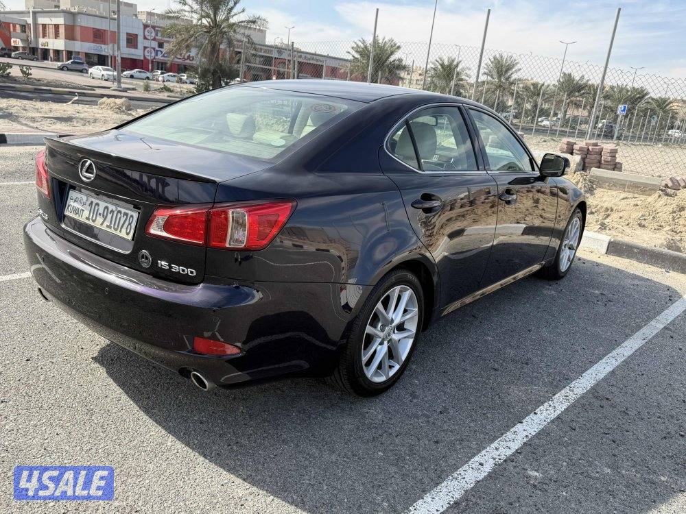 لكزس 350 is موديل 20121