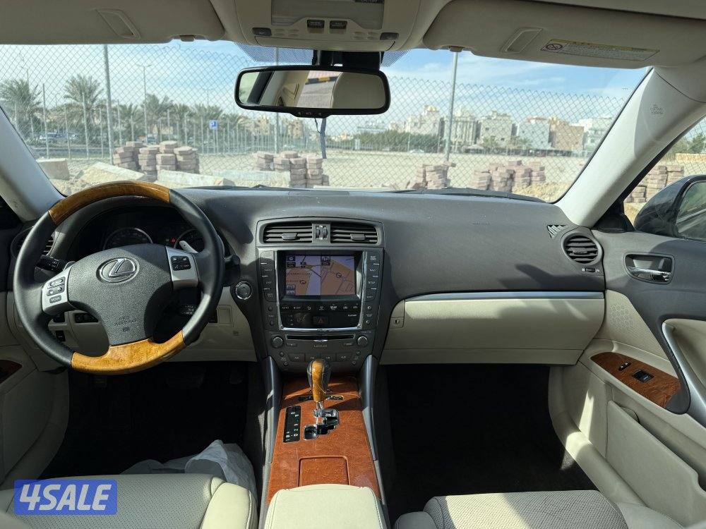 لكزس 350 is موديل 20129