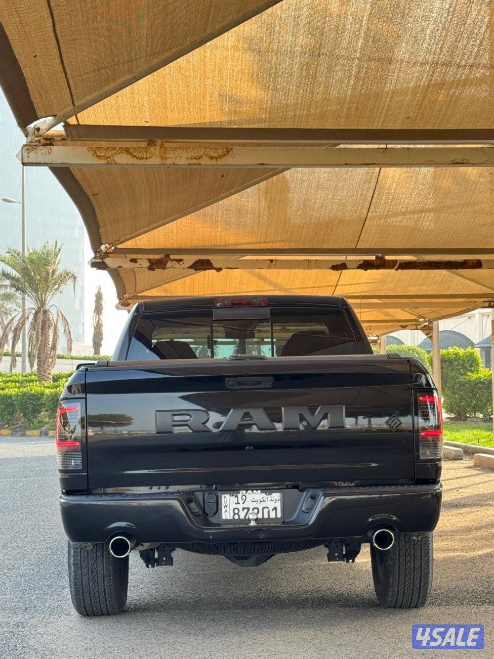 للبيع وانيت RAM 2021 Blacktopاعلى فئه قماره3