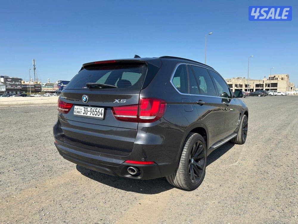 BMW X5ماشي ١٣٥ الف بحالة الوكالة0