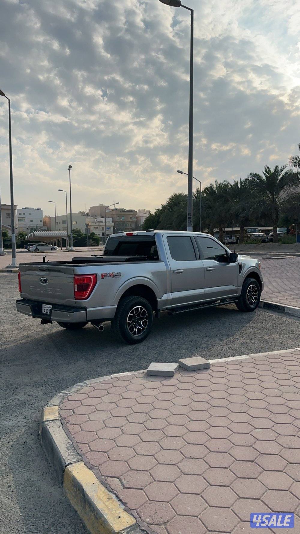 للبيع وانيت FX4 صبغ الوكالة المالك الاول..0