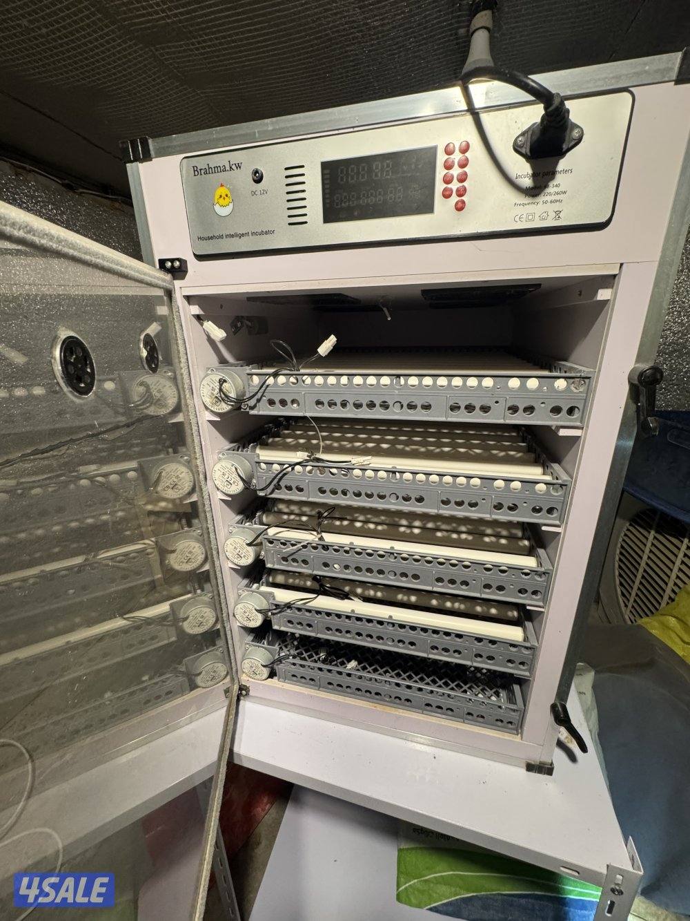 فقاسه بيض تقريباً ل جميع الطيور بحاله ممتازه السعه من 300 الى 340 بيضه1