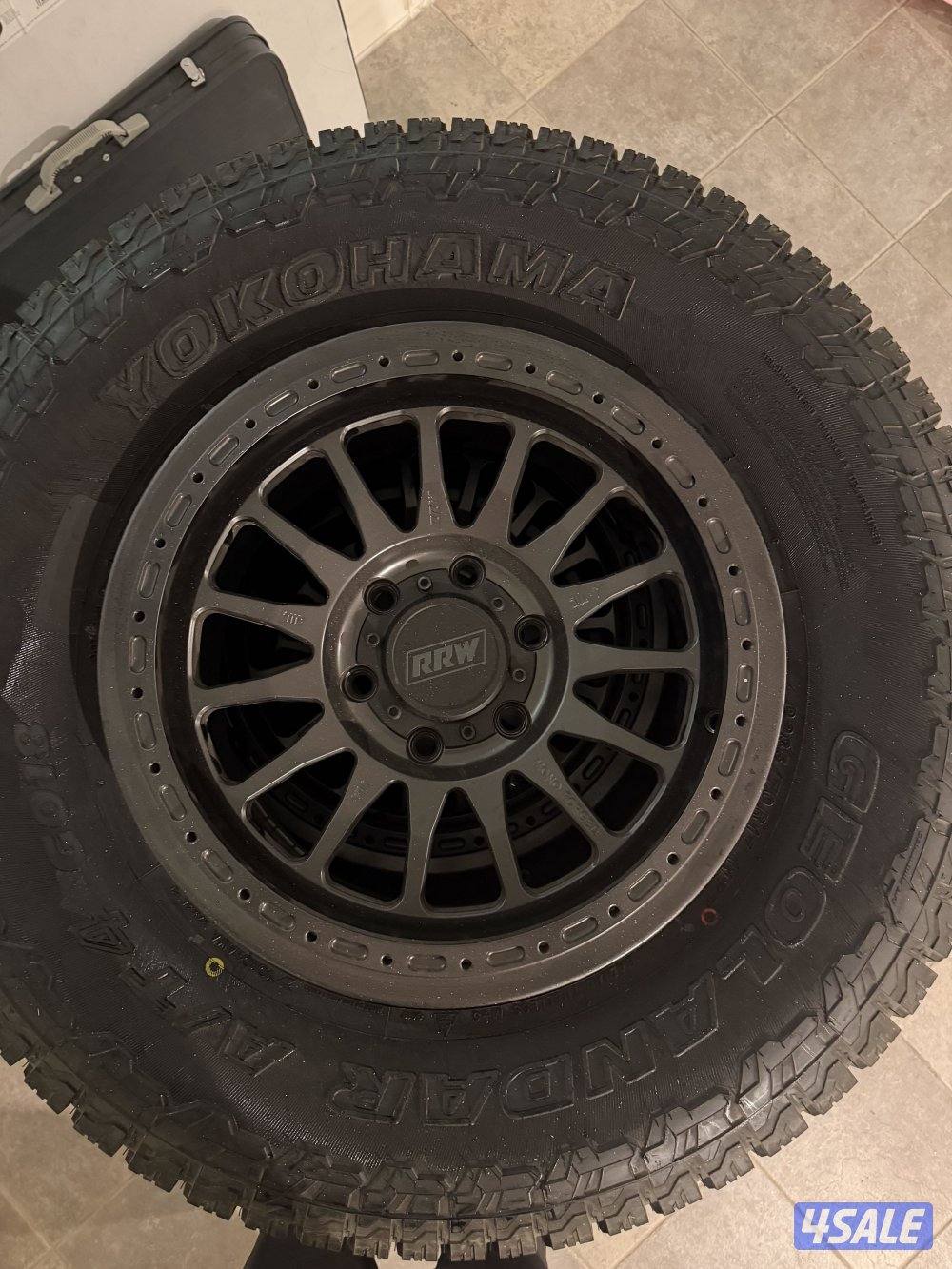 للبيع رنقات RRW و تواير YOKOHAMA بحالة جديييدة0