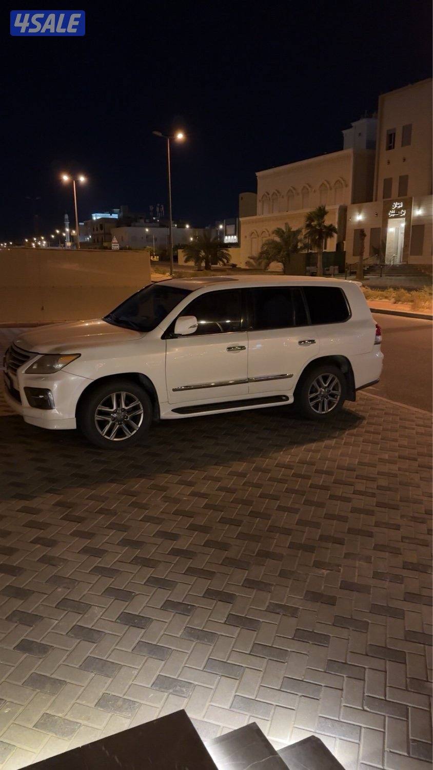 جيب لكزس ابيض0