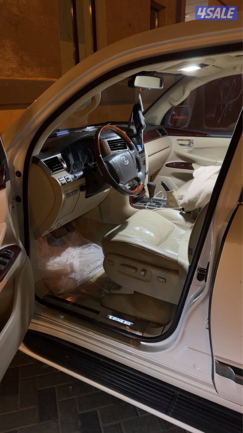 جيب لكزس ابيض3