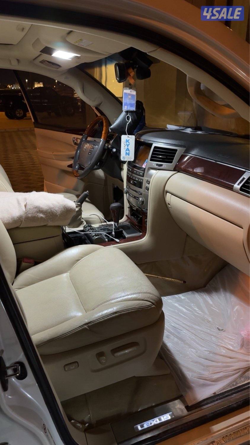 جيب لكزس ابيض5