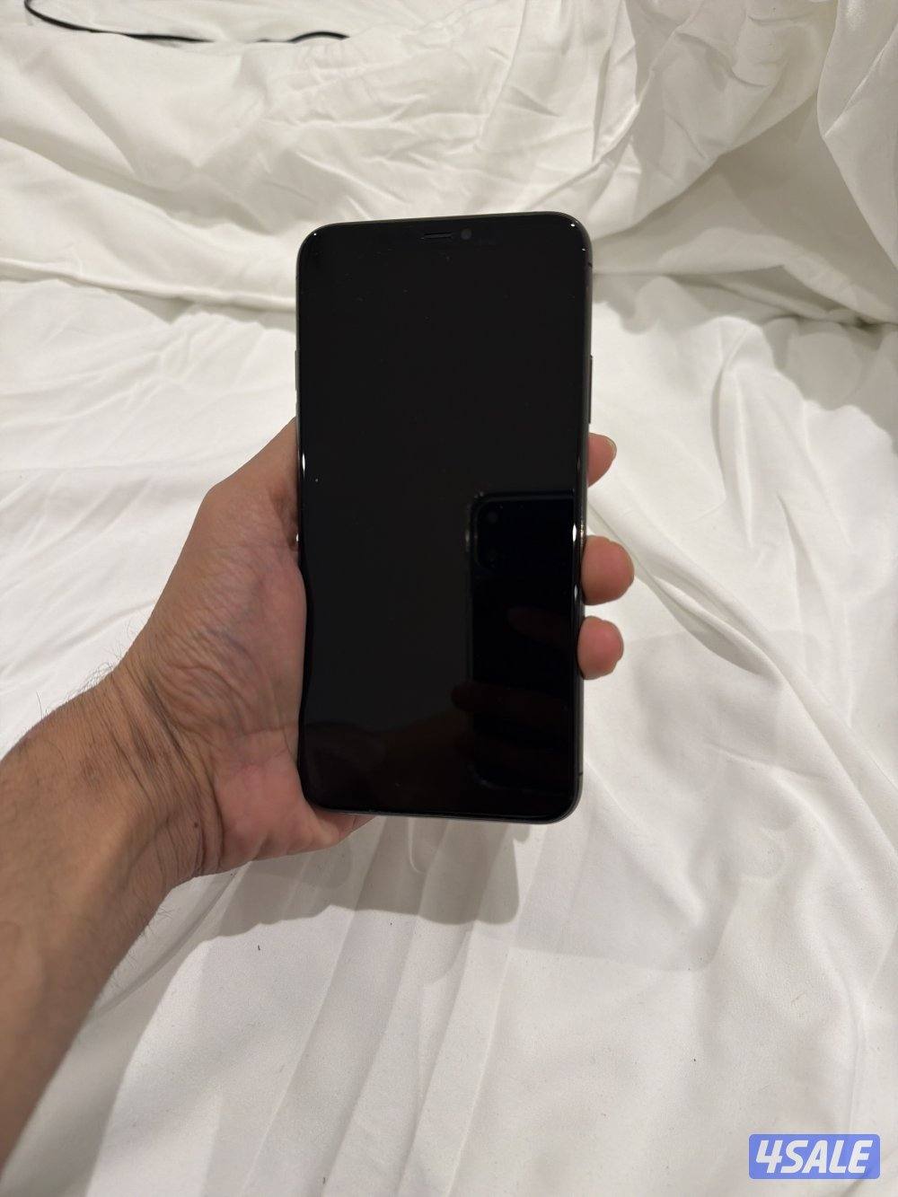 للبيع ايفون 11 برو ماكس ٢٥٦ جيجا. iPhone 11 Pro Max1