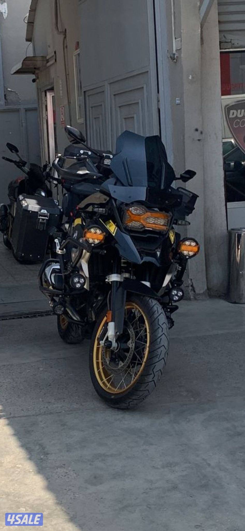 للبيع سيكل بي ام دبليو ١٢٥٠ موديل 20215