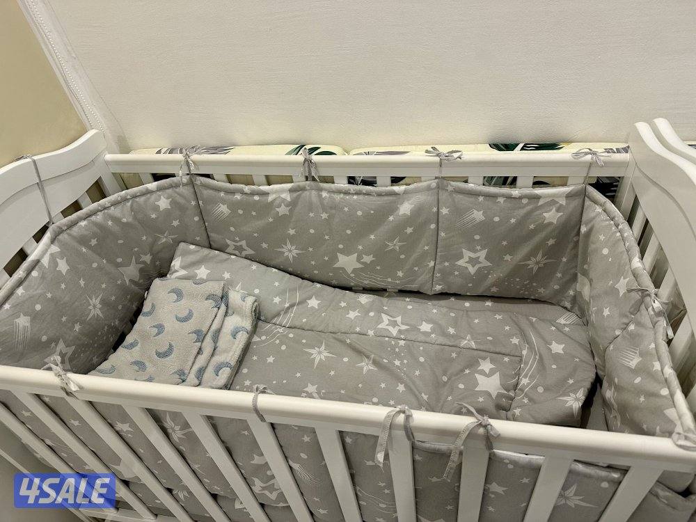 سرير اطفال عدد 2 (نظيف جدا) + مرتبة سرير عدد 2 + تلبيس سرير عدد 23