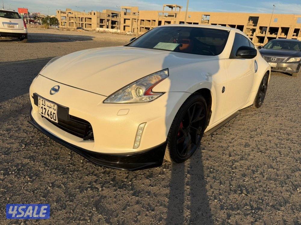 نيسان زد 2015 بحالة المصنع كالجديد2