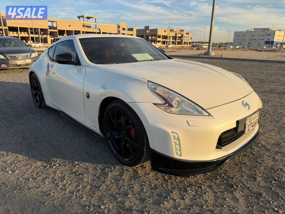 نيسان زد 2015 بحالة المصنع كالجديد3