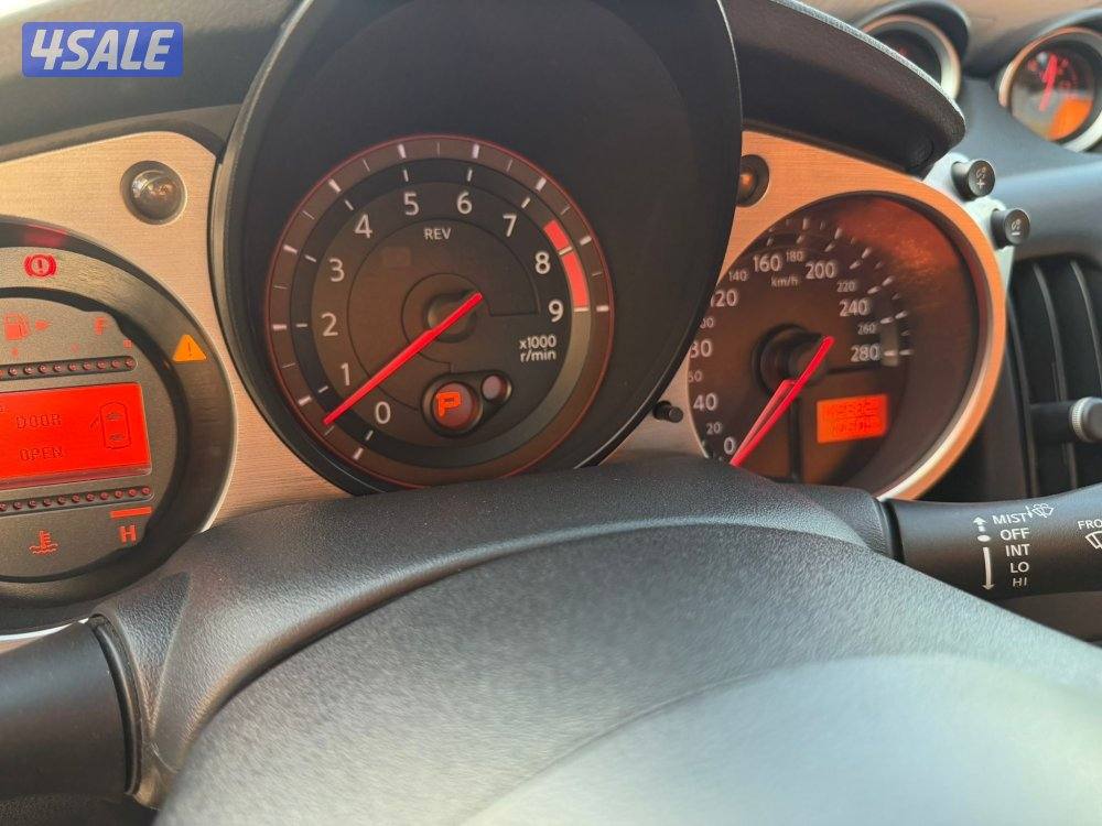 نيسان زد 2015 بحالة المصنع كالجديد5