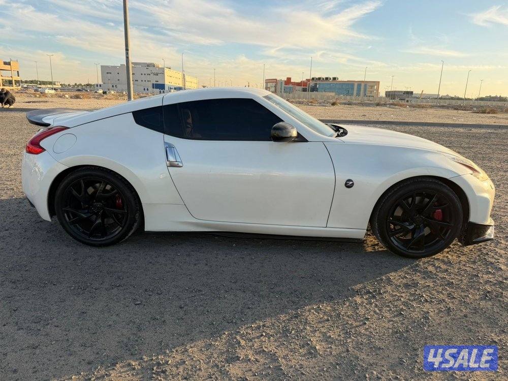 نيسان زد 2015 بحالة المصنع كالجديد6