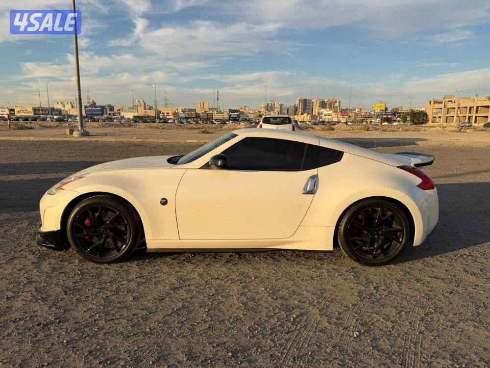 نيسان زد 2015 بحالة المصنع كالجديد7