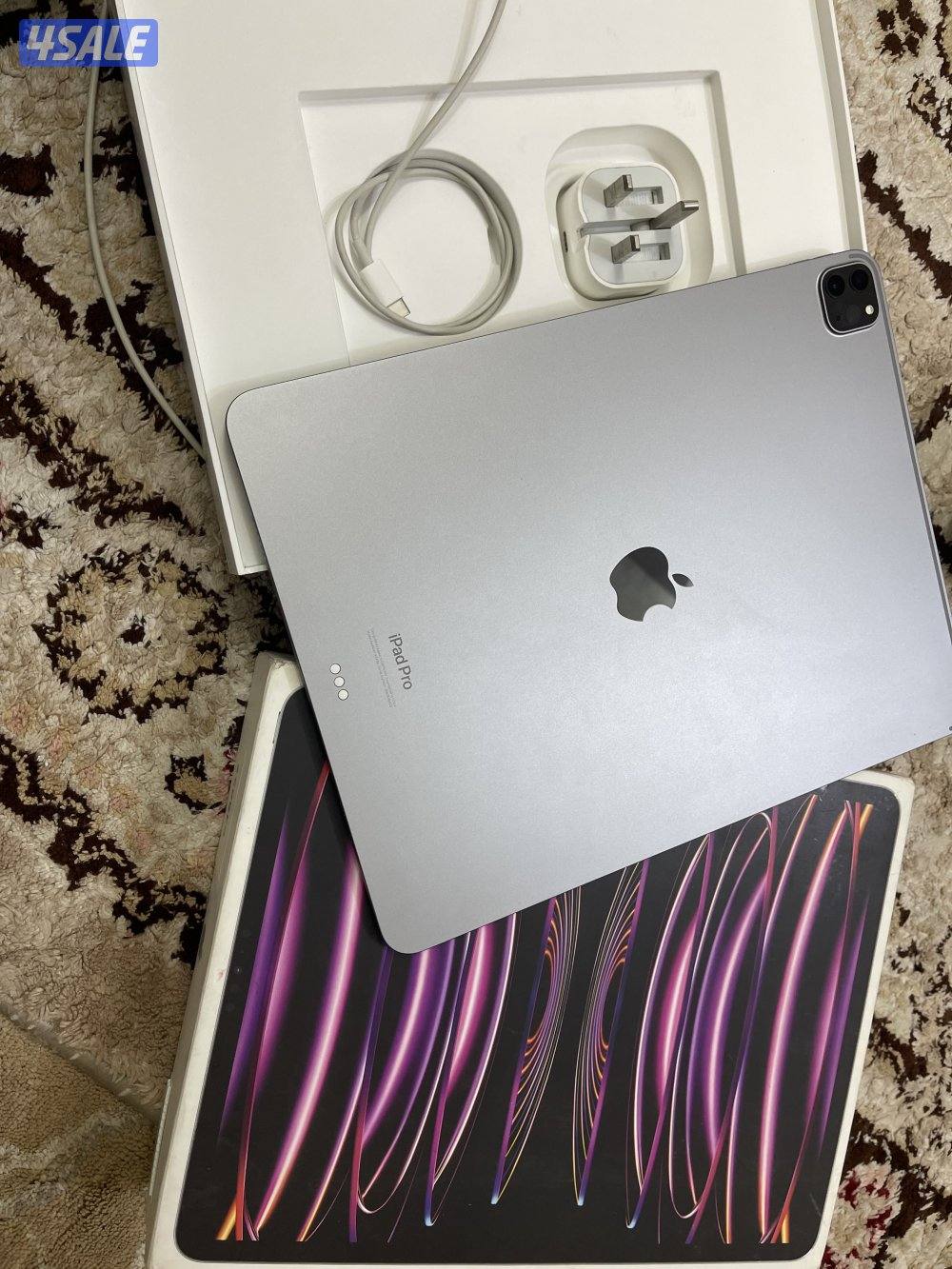 ايباد ابل برو 12.9 انش 256 قيقا الجيل السادس m2بطارية 98 مع الاغراض0