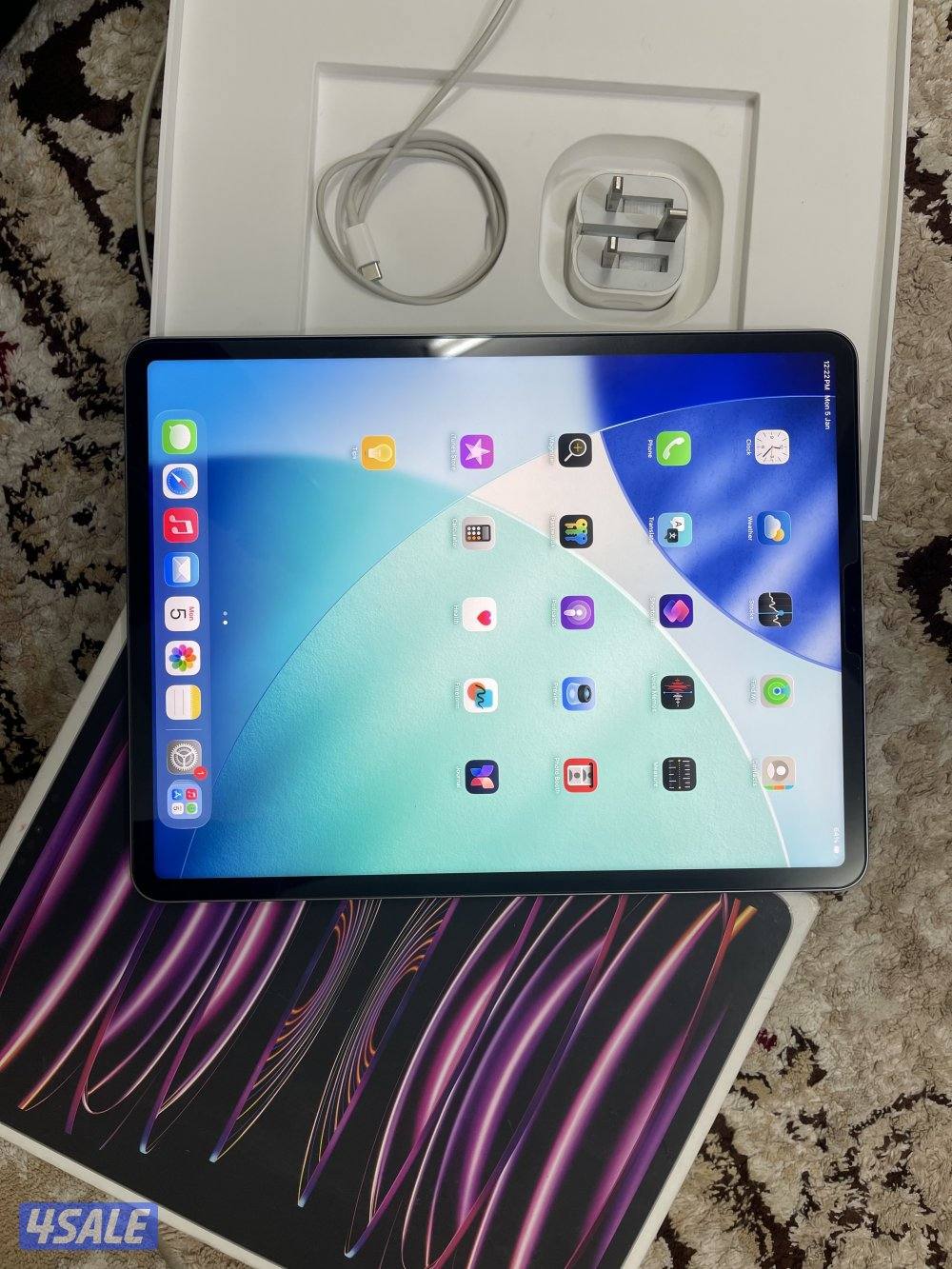 ايباد ابل برو 12.9 انش 256 قيقا الجيل السادس m2بطارية 98 مع الاغراض2