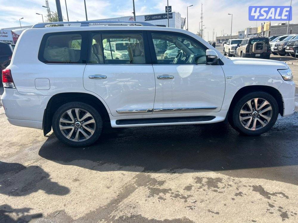 تويوتا لاندكروزر 5.7 VX.S -V8 موديل 2018 ماشى 175.000 k.m2