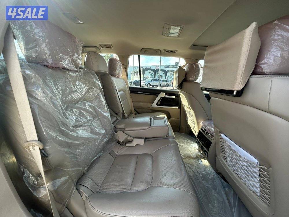 تويوتا لاندكروزر 5.7 VX.S -V8 موديل 2018 ماشى 175.000 k.m4