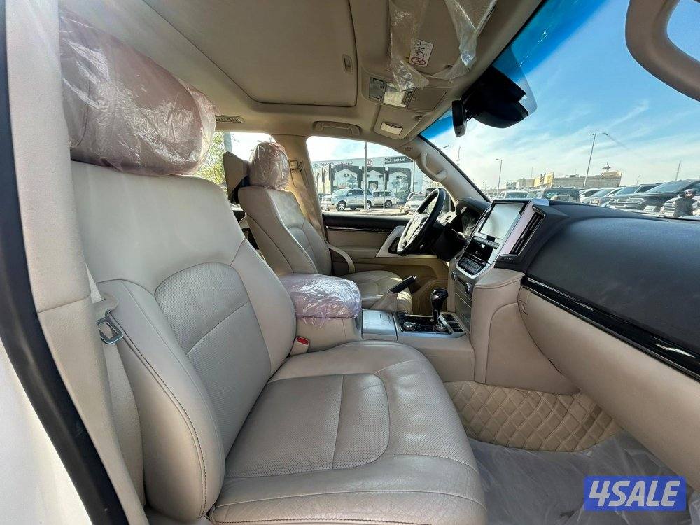 تويوتا لاندكروزر 5.7 VX.S -V8 موديل 2018 ماشى 175.000 k.m5