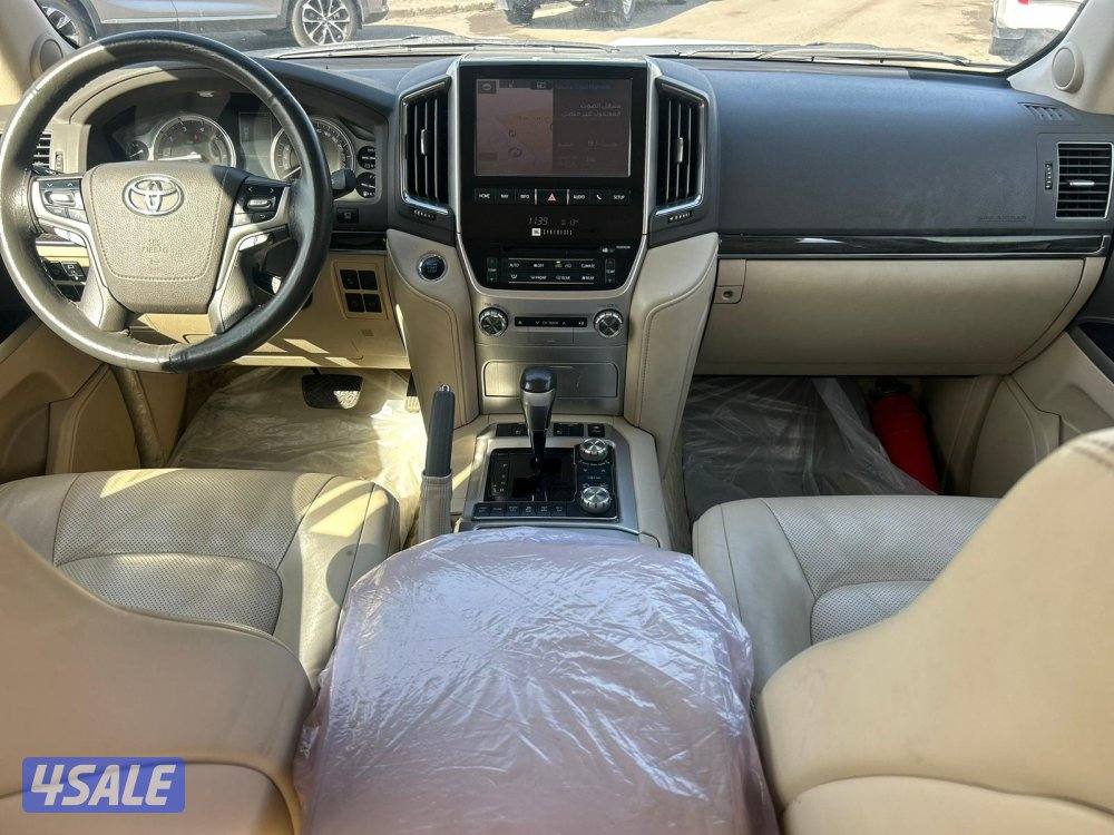 تويوتا لاندكروزر 5.7 VX.S -V8 موديل 2018 ماشى 175.000 k.m6