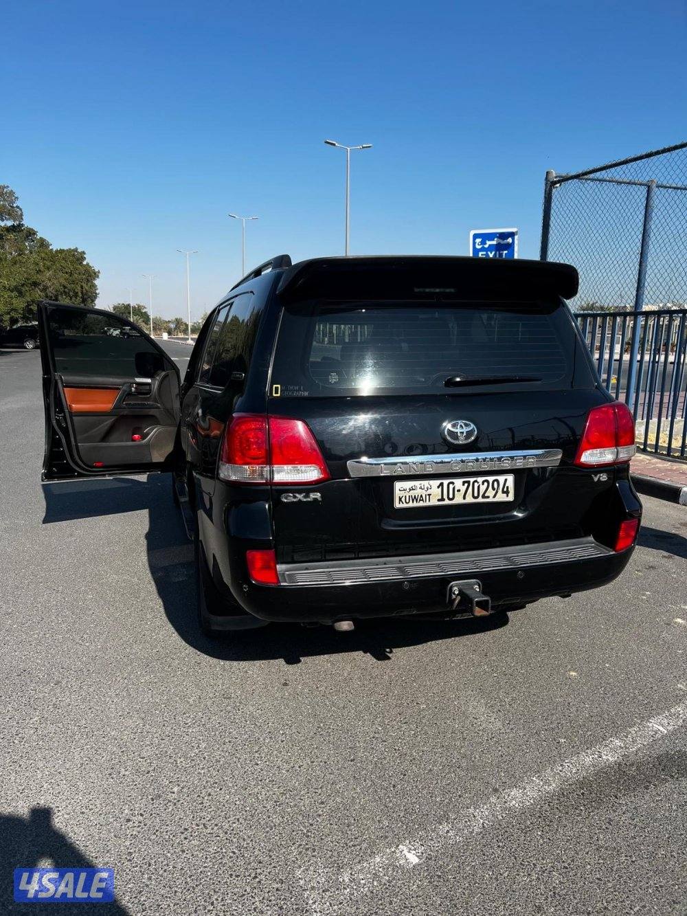 لاندكروزر gxr موديل 2011 ماشي 550 داخليه جلد تان5