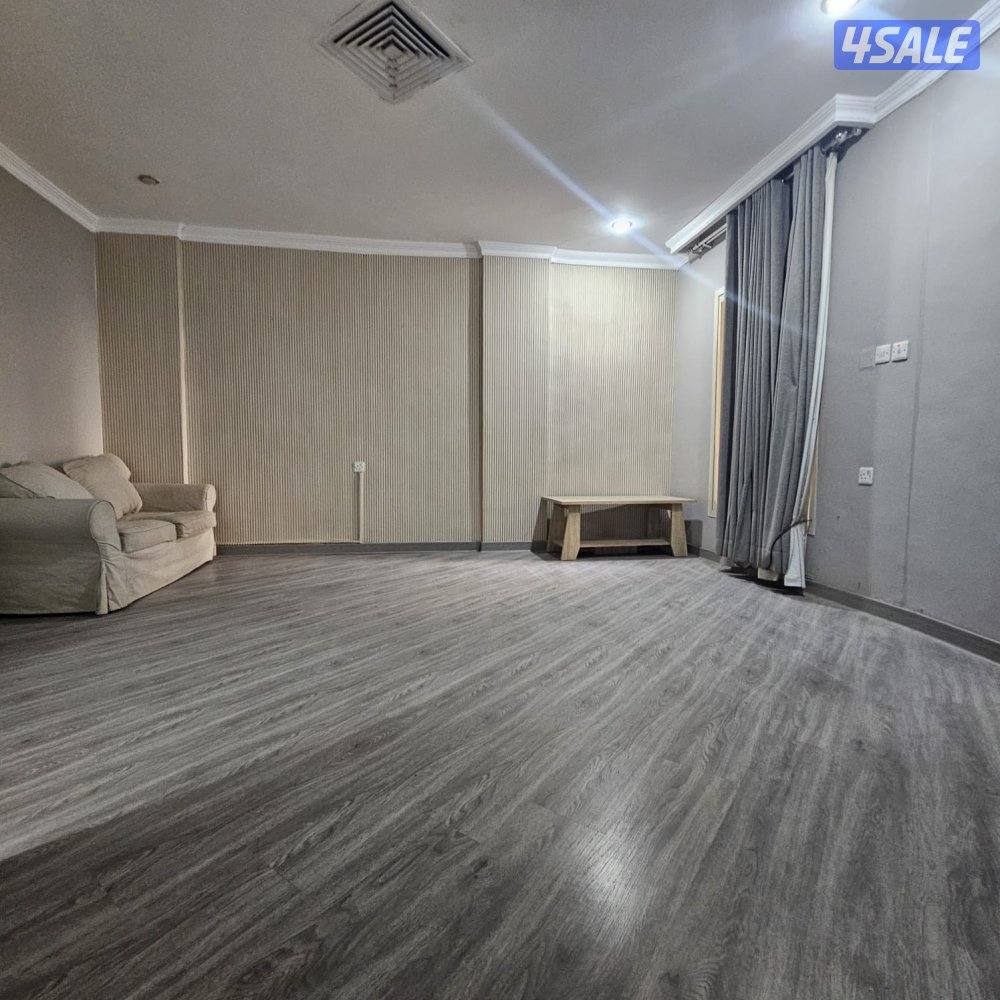 شقه دوبلكس للايجار 3غرف و3 حمامات و2 صاله ومطبخ وغرفه8