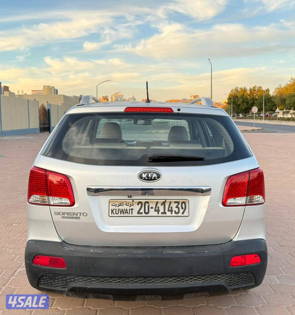 بحالة ممتازة جيب كيا سورينتو 2013 فحص ماكينة قير شاسي 4 سلندر 7 راكب3