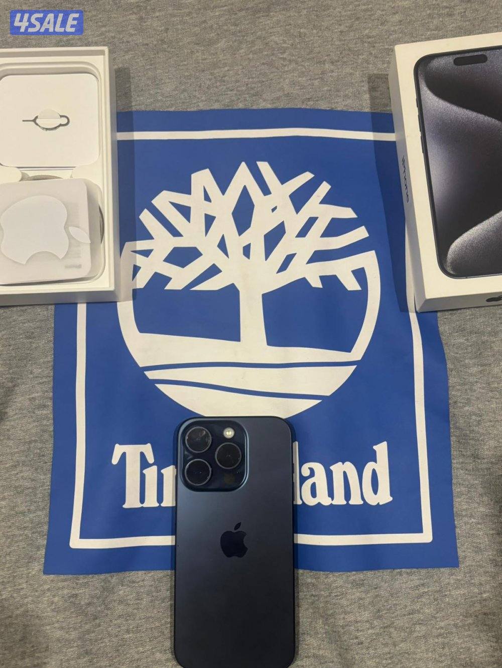 ايفون 15برو كالجديدبطارية 89 ومساحة 256 مافى ذلغ ولا خدش لون ازرق0