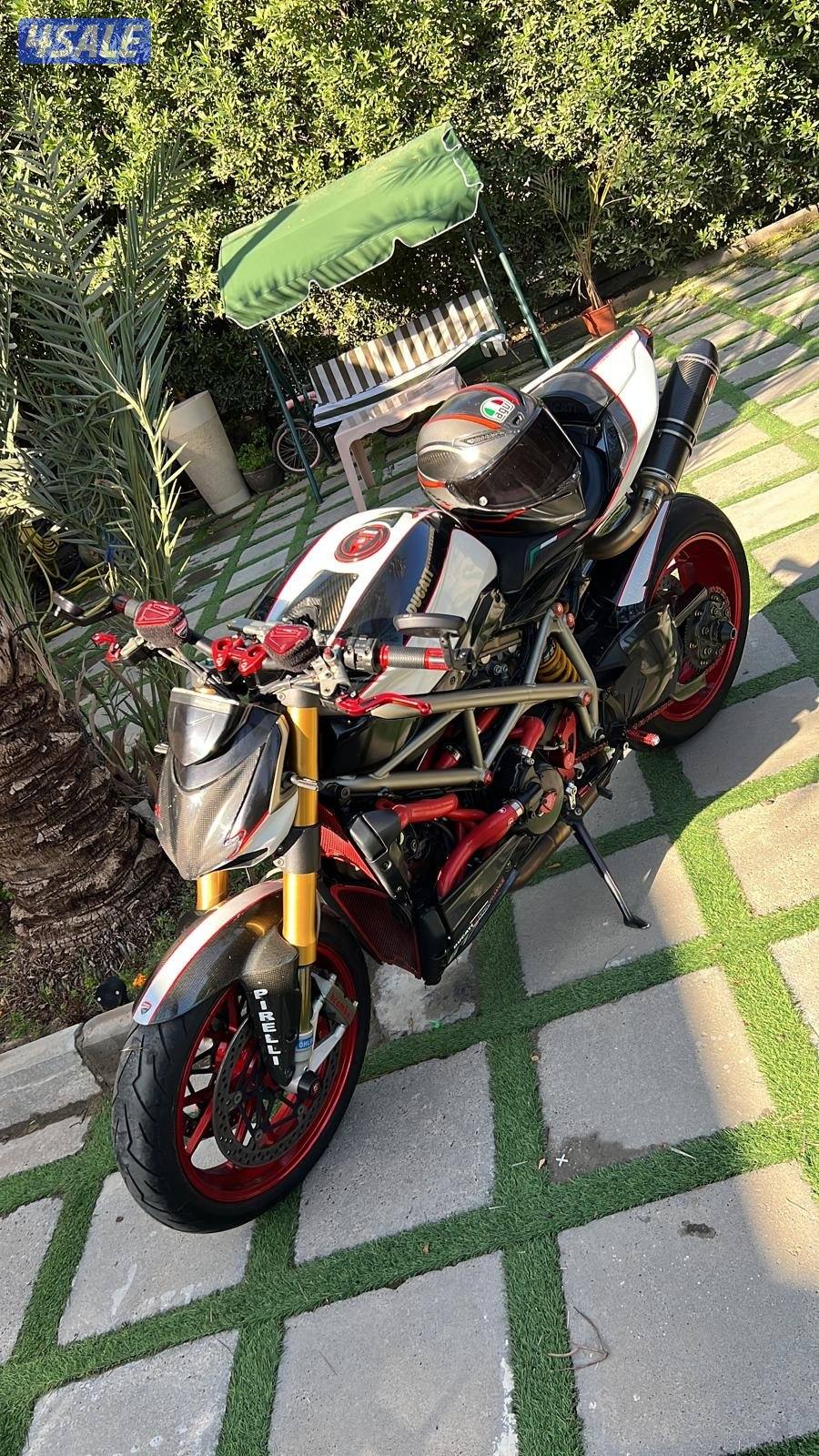 دوكاتي ستريت فايتر 11004