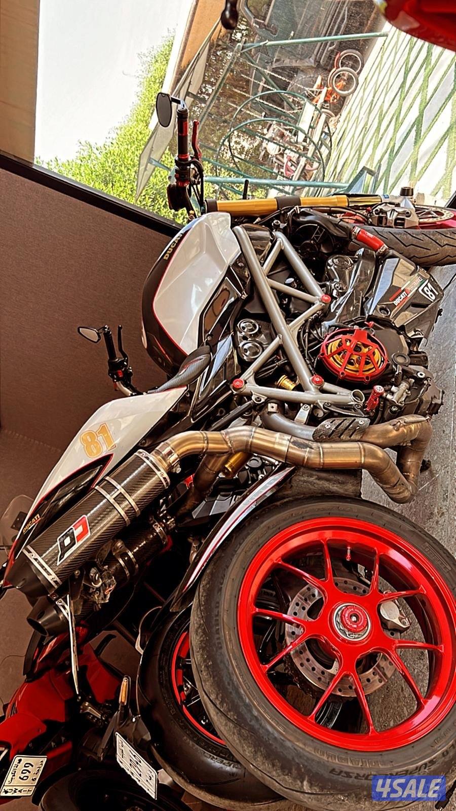 دوكاتي ستريت فايتر 11006