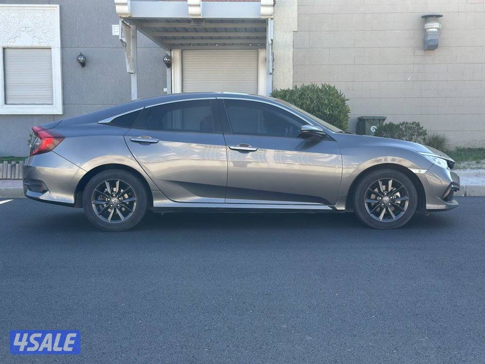 للبيع هوندا سيفيك 2020 بحالة ممتازه جداً1